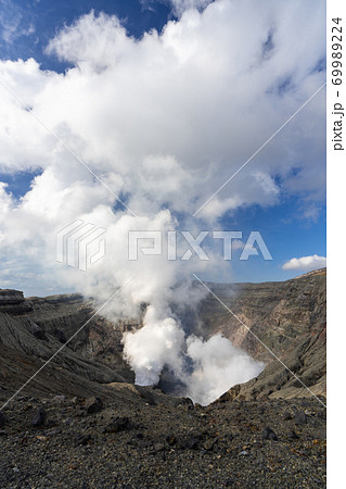 阿蘇山（あそさん）山頂　熊本県阿蘇地方 69989224