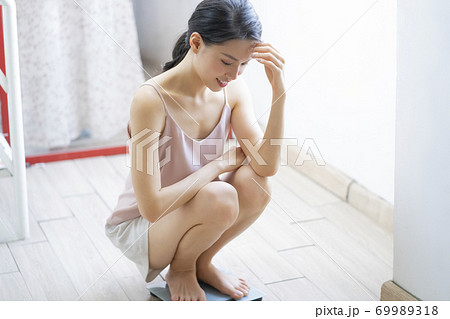 女性 ライフスタイル リラックス ダイエット 女性 ライフスタイル リラックス ダイエット 69989318