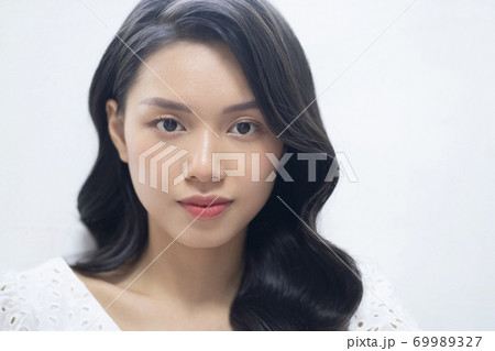 女性 ビューティー ポートレート 女性 ビューティー ポートレート 69989327