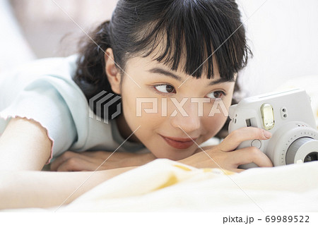 女性　ライフスタイル　リラックス 69989522