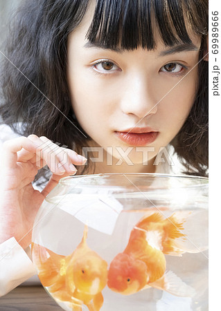 女性 ビューティー ポートレート 女性 ビューティー ポートレート 69989666