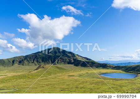阿蘇山 あそさん 草千里展望所から撮影 熊本県阿蘇地方の写真素材