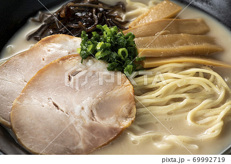 とんこつラーメン 69992719