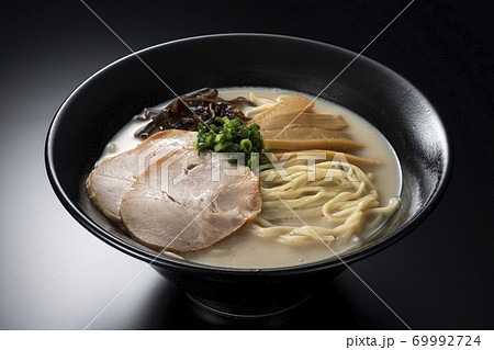 とんこつラーメン 黒バック 69992724