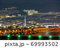 きらめく伊丹空港の夜 69993502