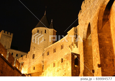 世界遺産・カルカッソンヌの夜景の風景 フランス 世界遺産・カルカッソンヌの夜景の風景 フランス 69994577