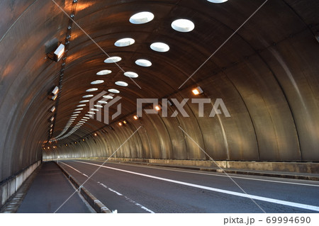 海岸道路のシェルター 69994690