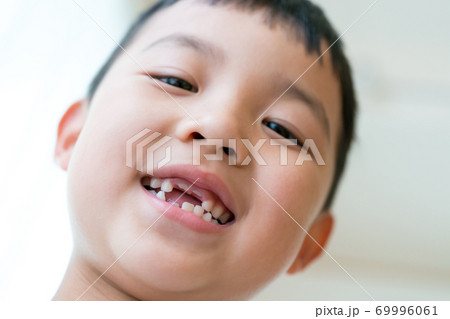 7 years old 69996061