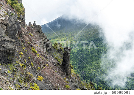 浅間山の外輪山 浅間山の外輪山 69999095