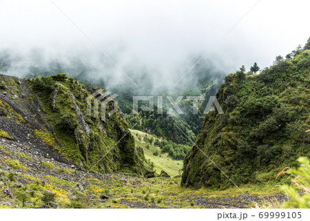 浅間山の谷底 69999105