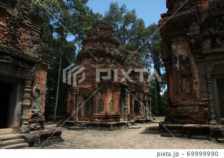 アンコールロリュオス遺跡群プリア・コー 69999990