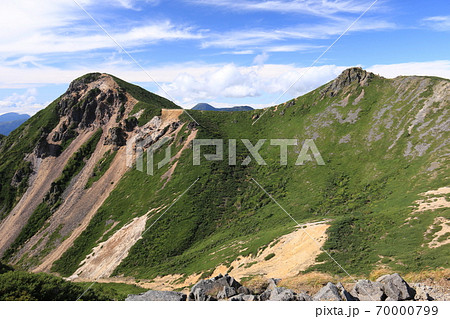 初秋の八ヶ岳連峰　根石岳からの東天狗岳と西天狗岳 70000799
