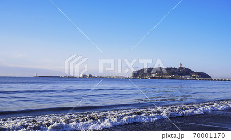 湘南の名所鎌倉藤沢の江ノ島の冬 70001170