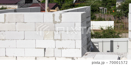 Construction of the walls of the house from foam concrete bricks. Construction of the walls of the house from foam concrete bricks. 70001572