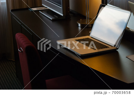 ノートパソコンがある部屋 ノートパソコンがある部屋 70003658
