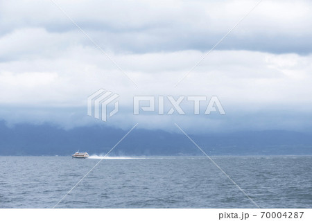 海を走る高速船 70004287