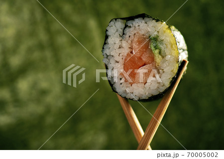 Salmon and Avocado Sushi Roll 70005002