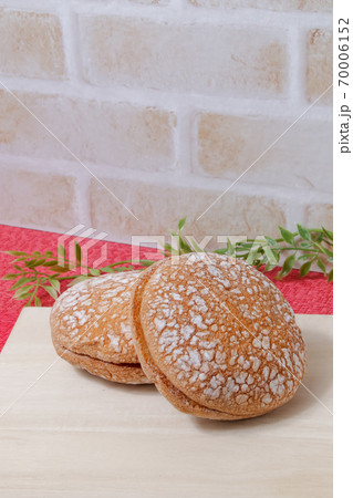 コーヒーブッセ, 洋菓子, ブッセ, パン, 食べ物, スイーツ, 洋食, 軽食, おやつ, お菓子 70006152