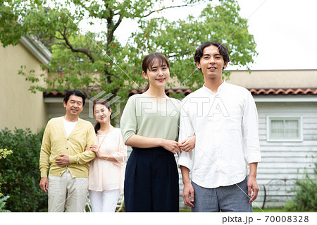 仲良し2世帯家族 仲良し2世帯家族 70008328