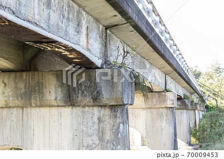老朽化した橋 老朽化した橋 70009453