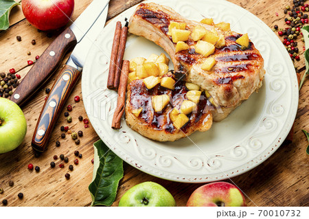 Meat baked with apples Meat baked with apples 70010732