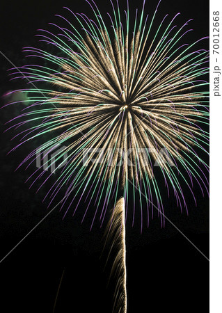 【秋田県】大曲の花火。全国花火競技大会。日本一の花火大会。 70012668