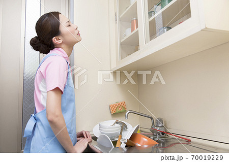 家事が苦手な女性の写真素材