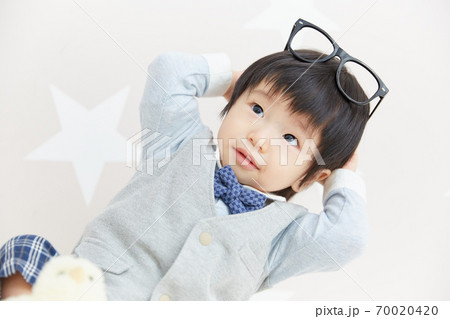 メガネと赤ちゃんの写真素材 7004