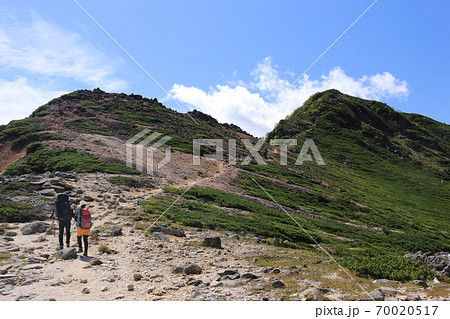 初秋の八ヶ岳連峰 縦走路から根石岳を望む 初秋の八ヶ岳連峰 縦走路から根石岳を望む 70020517