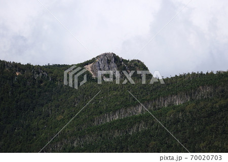 初秋の八ヶ岳連峰 東天狗岳山頂から北八ヶ岳『にゅう』山頂を望む 初秋の八ヶ岳連峰 東天狗岳山頂から北八ヶ岳『にゅう』山頂を望む 70020703