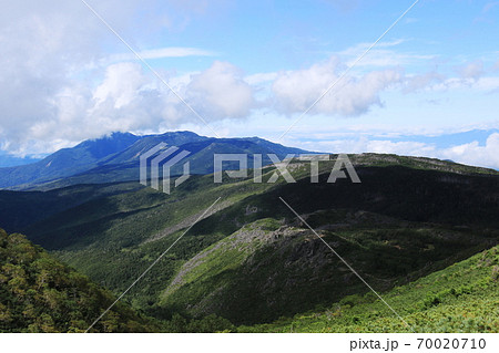 初秋の八ヶ岳連峰 東天狗岳山頂から北八ヶ岳を望む 初秋の八ヶ岳連峰 東天狗岳山頂から北八ヶ岳を望む 70020710