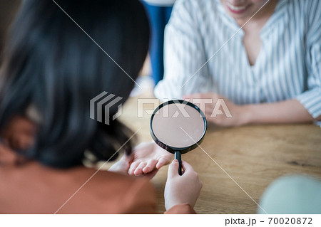 手相　ママ友　主婦 70020872