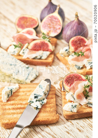 cooking breakfast, sandwiches with blue cheese ham and fresh figs, on a white kitchen table. 70020906