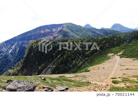 初秋の八ヶ岳連峰 夏沢峠縦走路から南八ヶ岳を望む 初秋の八ヶ岳連峰 夏沢峠縦走路から南八ヶ岳を望む 70021144