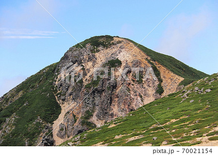 初秋の八ヶ岳連峰 夏沢峠縦走路から西天狗岳を望む 初秋の八ヶ岳連峰 夏沢峠縦走路から西天狗岳を望む 70021154