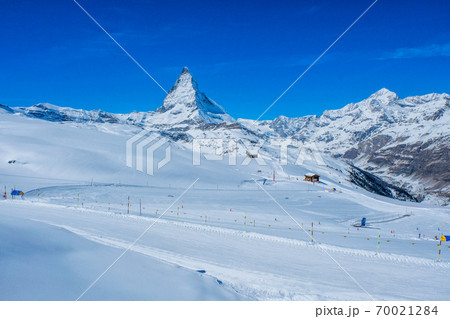 Panoramic beautiful view of snow mountain Matterhorn peak, Zermatt, Switzerland. 70021284