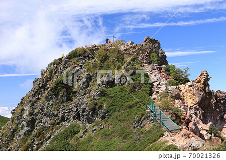 初秋の八ヶ岳連峰 東天狗岳山頂への道 初秋の八ヶ岳連峰 東天狗岳山頂への道 70021326