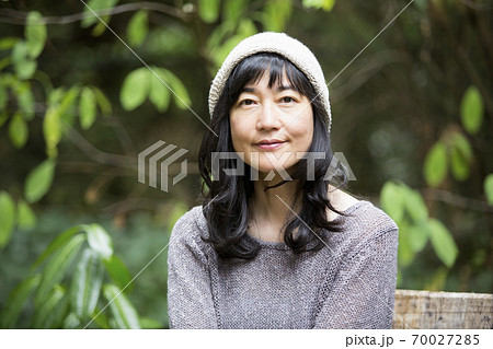 Japanese woman sitting in garden 70027285