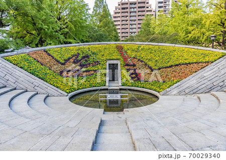 東京都慰霊堂　東京空襲犠牲者を追悼し平和を祈念する碑 70029340