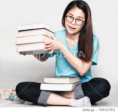 Beautiful asian female students during the exam Stay home and stressful and lazy reading books Beautiful asian female students during the exam Stay home and stressful and lazy reading books 70032563