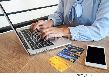 Business woman consumer spending via credit card and internet banking for shopping online Business woman consumer spending via credit card and internet banking for shopping online 70033922