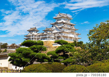 世界遺産 姫路城の全景 西の丸庭園のから撮影2の写真素材