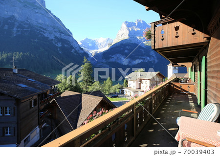 グリンデルヴァルトの朝（スイス ベルナー・オーバーラント） 70039403