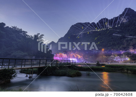 Ban Gioc - Detian waterfall in Cao Bang, Vietnam 70042608