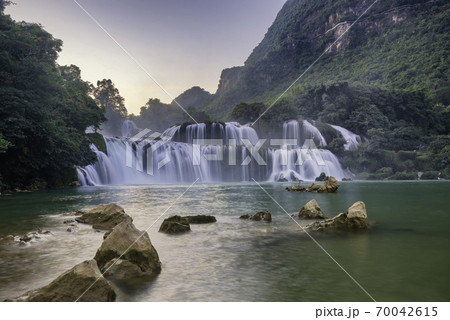 Ban Gioc - Detian waterfall in Cao Bang, Vietnam Ban Gioc - Detian waterfall in Cao Bang, Vietnam 70042615