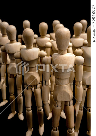 集団　密接する人々 70043027