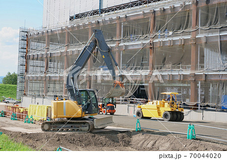 パワーショベルでの土木作業 70044020