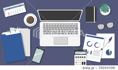 仕事風景のデスクトップ　フラット俯瞰図 70044396
