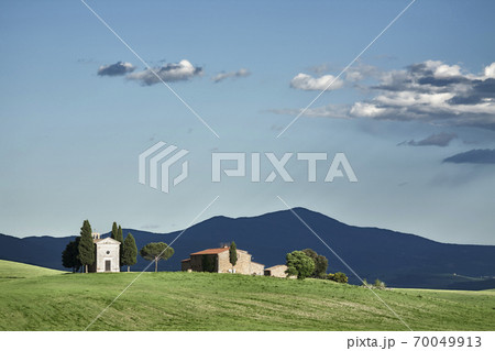 Vitaleta chapel in Val d'Orcia, Tuscany Vitaleta chapel in Val d'Orcia, Tuscany 70049913