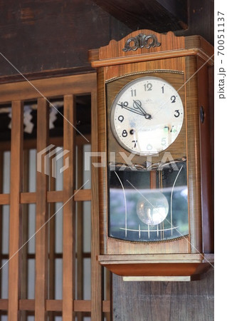 レトロな柱時計 70051137